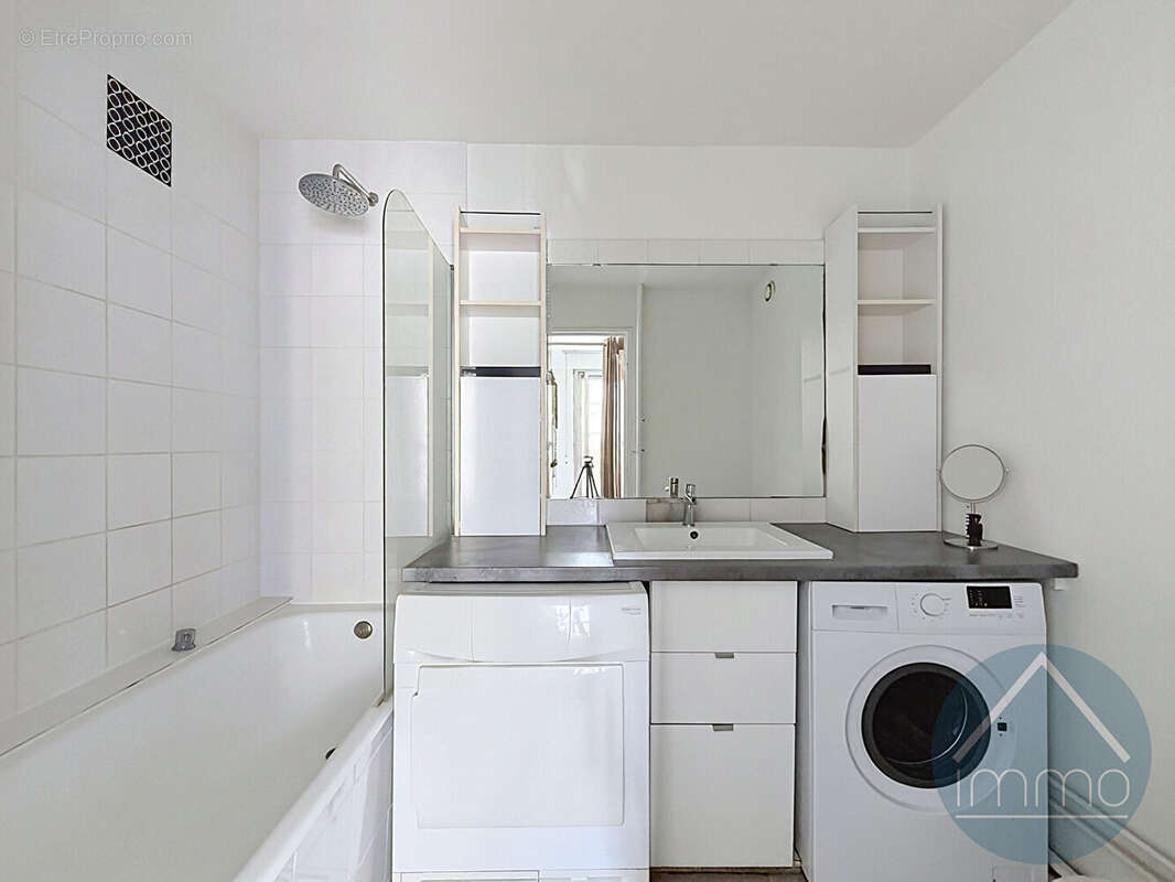 Appartement à COURBEVOIE