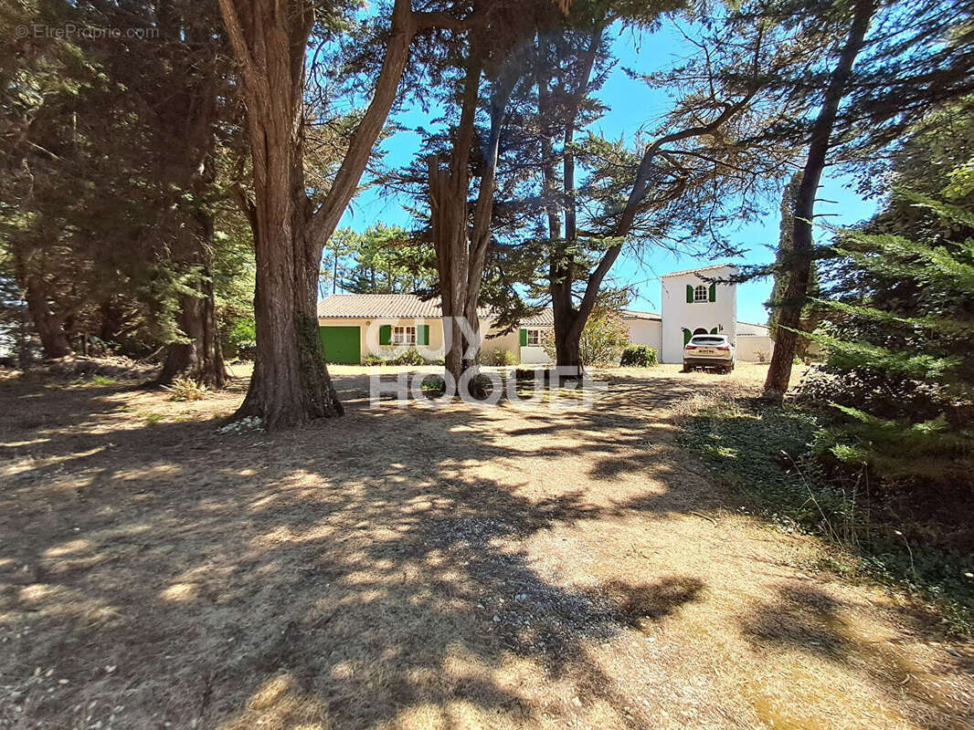 Maison à vendre à La Flotte - 5 pièces, piscine, grand terrain - photo 16
