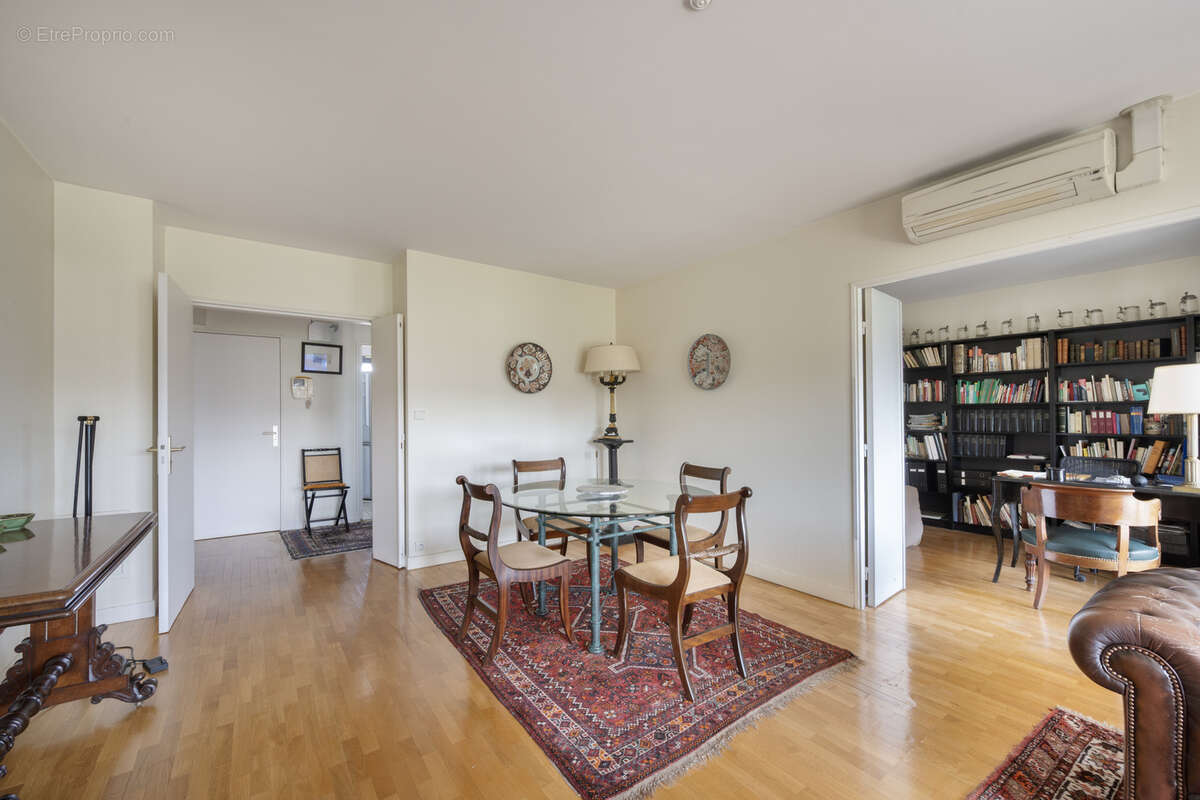 Appartement à PARIS-14E