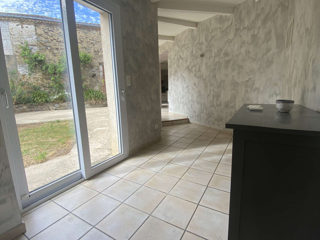 belle maison de bourg de 157 m2 avec Terrain clôturé de 400m2 Constructible à Mouchamps 263000€ - photo 10