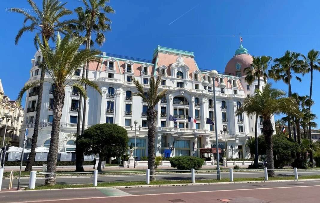 Nice Negresco : Studio dernier étage, vue mer latérale - photo 5