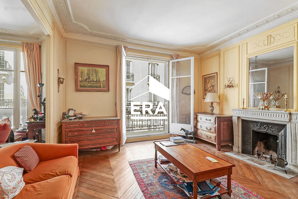 Appartement à PARIS-17E