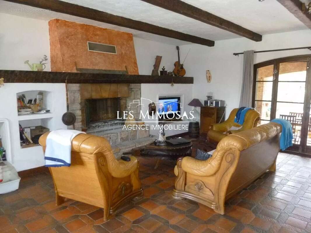 Maison à ROQUEBRUNE-SUR-ARGENS