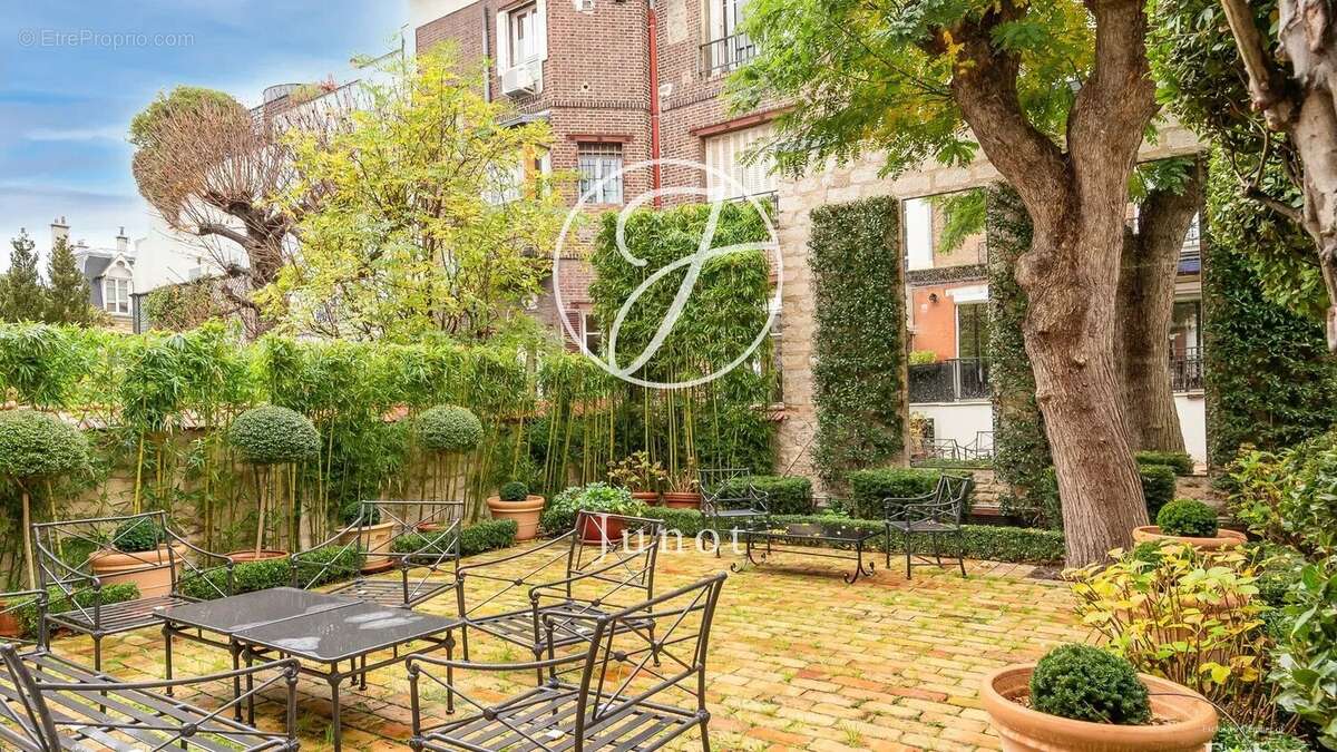 Maison à PARIS-16E