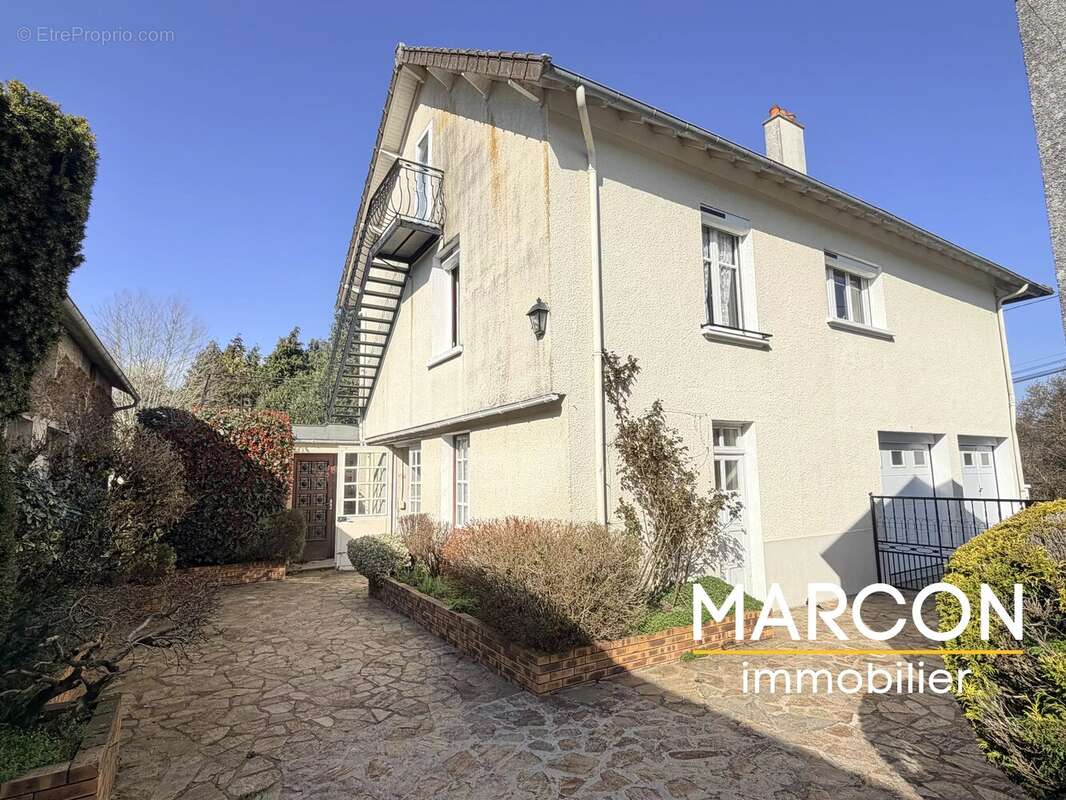 Maison à BUSSIERE-DUNOISE