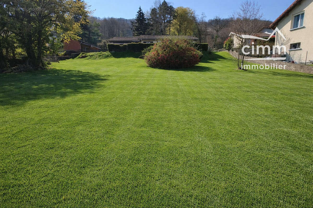 Terrain à SAINT-SIMEON-DE-BRESSIEUX