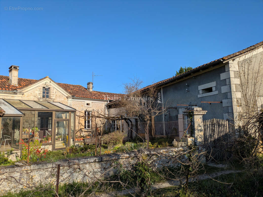 Maison à PAUSSAC-ET-SAINT-VIVIEN