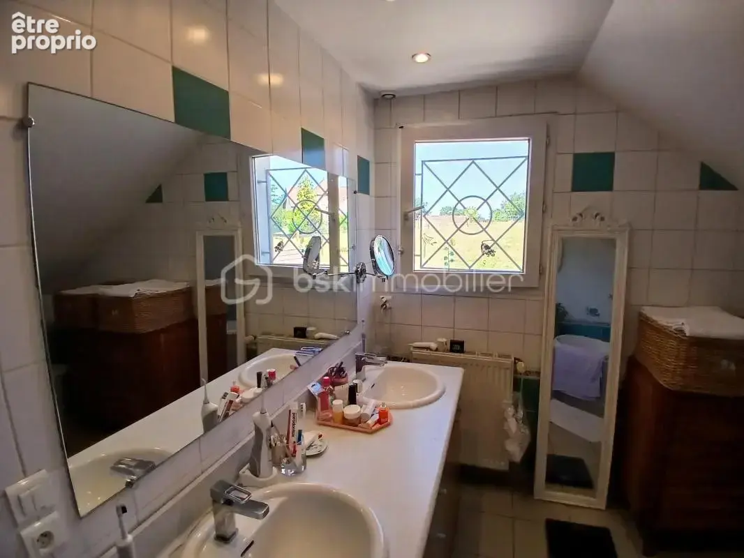 Dans un cadre enchanteur, votre maison t6  de qualite sur 12 ares avec piscine chauffante - photo 12