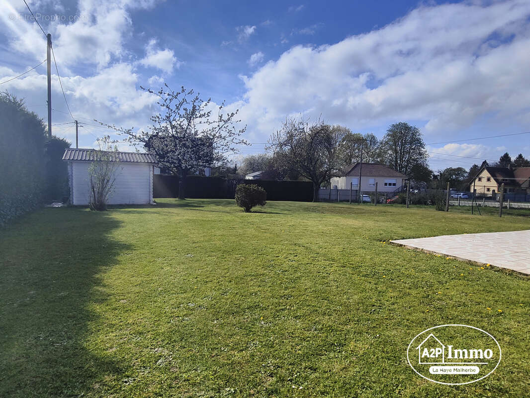 Maison à LA HAYE-MALHERBE