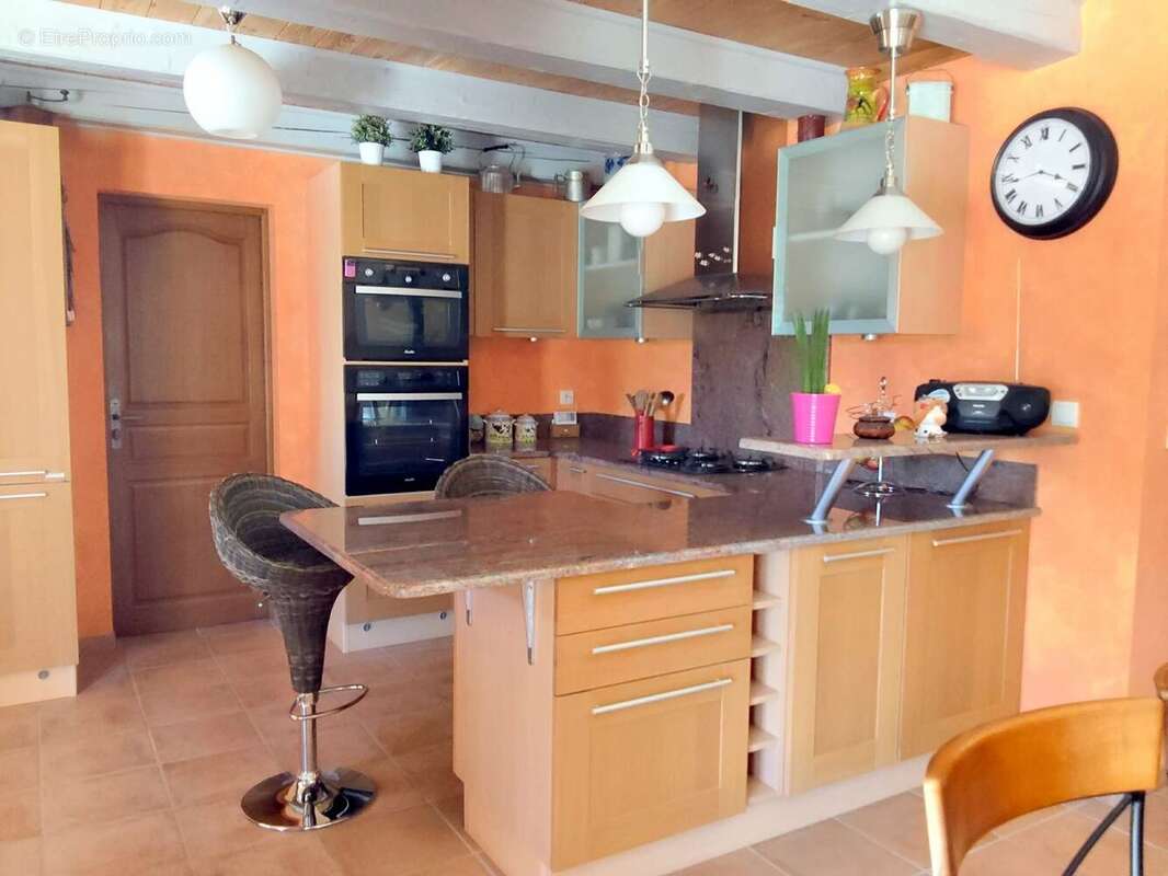 Maison 133 m² à Regusse  - photo 4