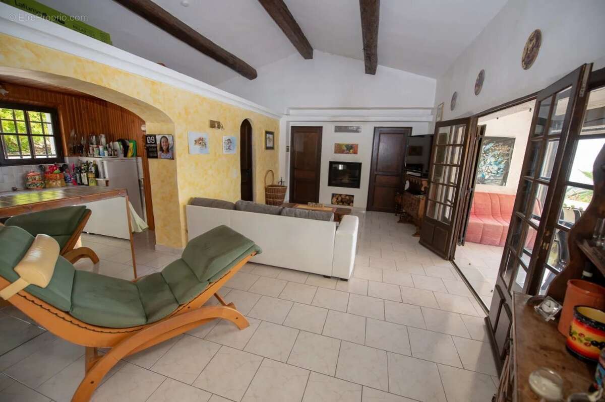Maison à ROQUEBRUNE-SUR-ARGENS