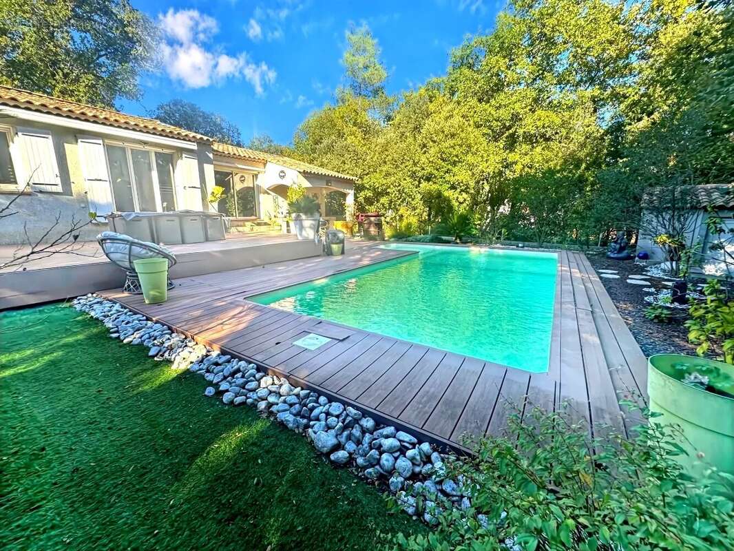 Maison à NANS-LES-PINS