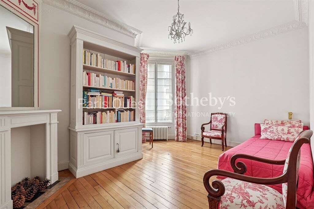Appartement à NEUILLY-SUR-SEINE