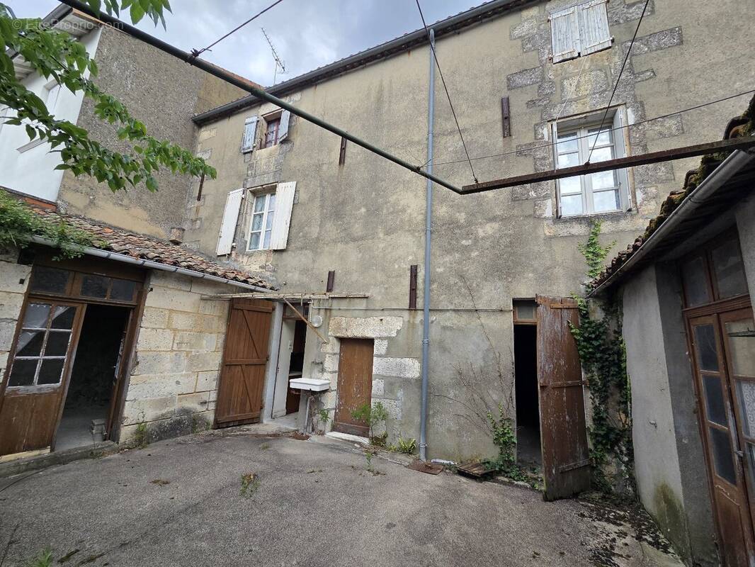 Maison à GOND-PONTOUVRE