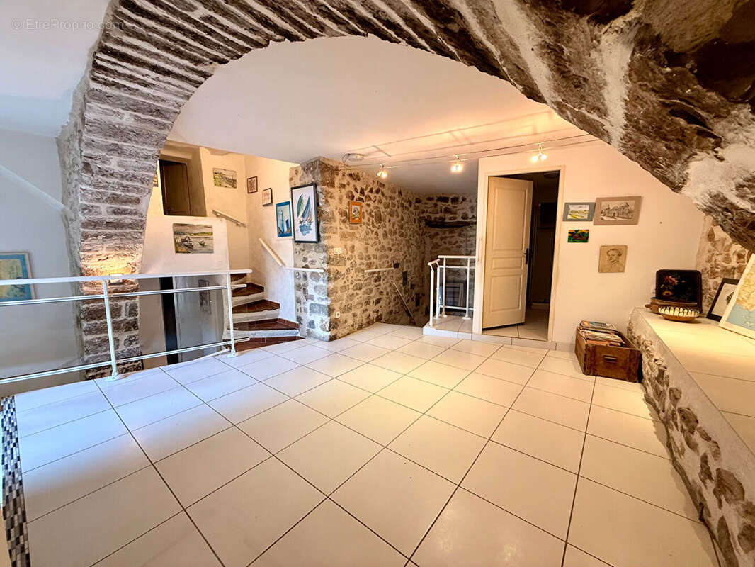 Maison de village R+3 T5 avec petite maisonnette de 19m2 à rénover - photo 8