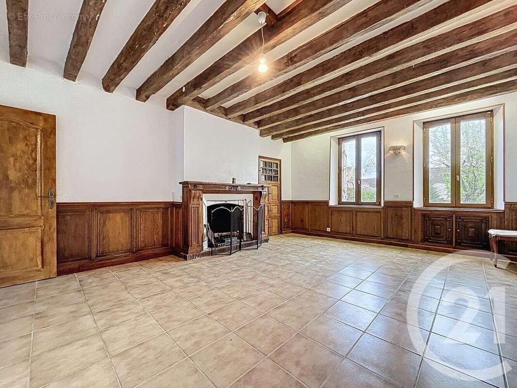 Maison à CESSOY-EN-MONTOIS