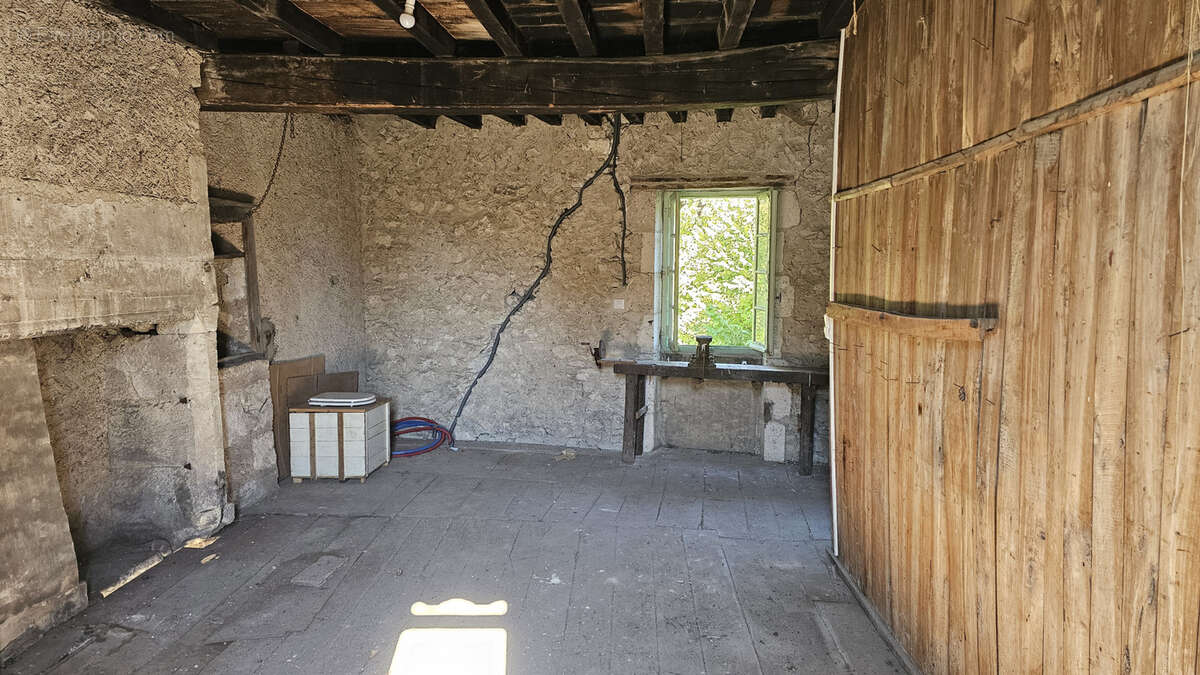 Maison à SAINT-MARTIAL-VIVEYROL