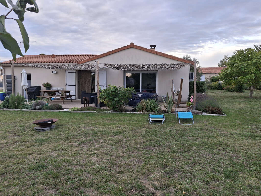 Maison à AMBERRE