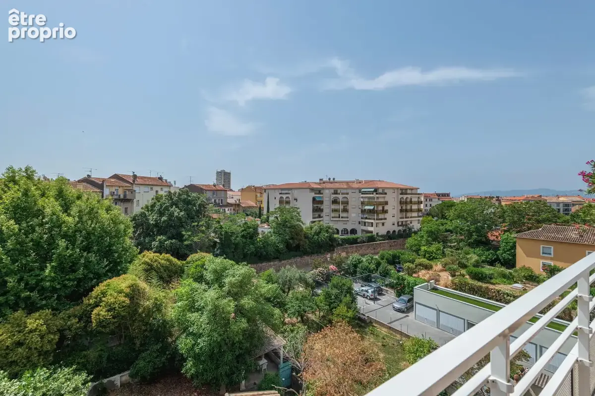 Saint raphael appartement derniere etage centre ville terrasse et garage au calme - photo 17
