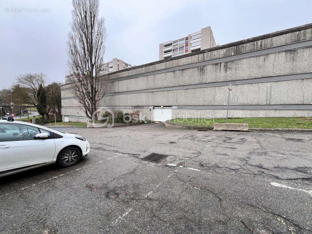 Parking à CALUIRE-ET-CUIRE