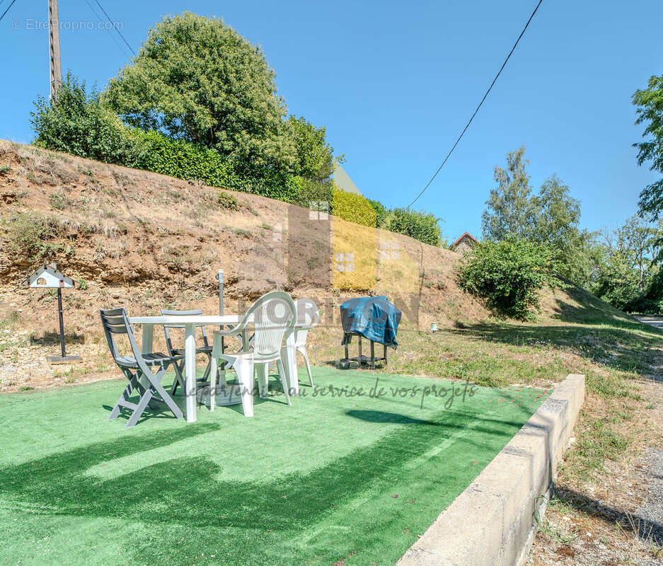 Maison de village mitoyenne d'un côté et son terrain attenant ! - photo 10