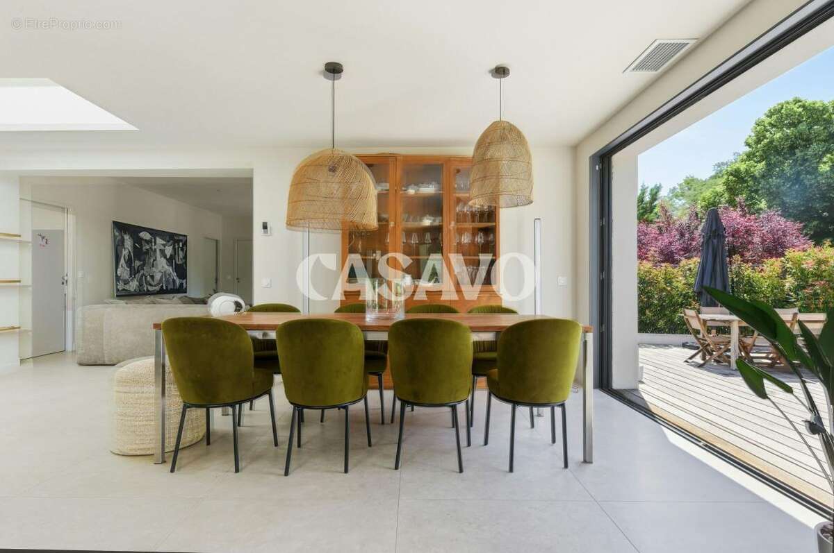 Vente Maison 5 pièces de 180m² - 13760 Saint-Cannat - photo 7