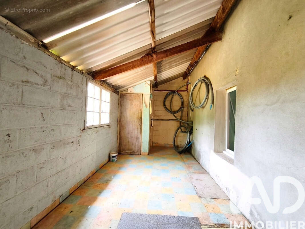Maison 74 m² à Le Mesnil-Angot  - photo 9