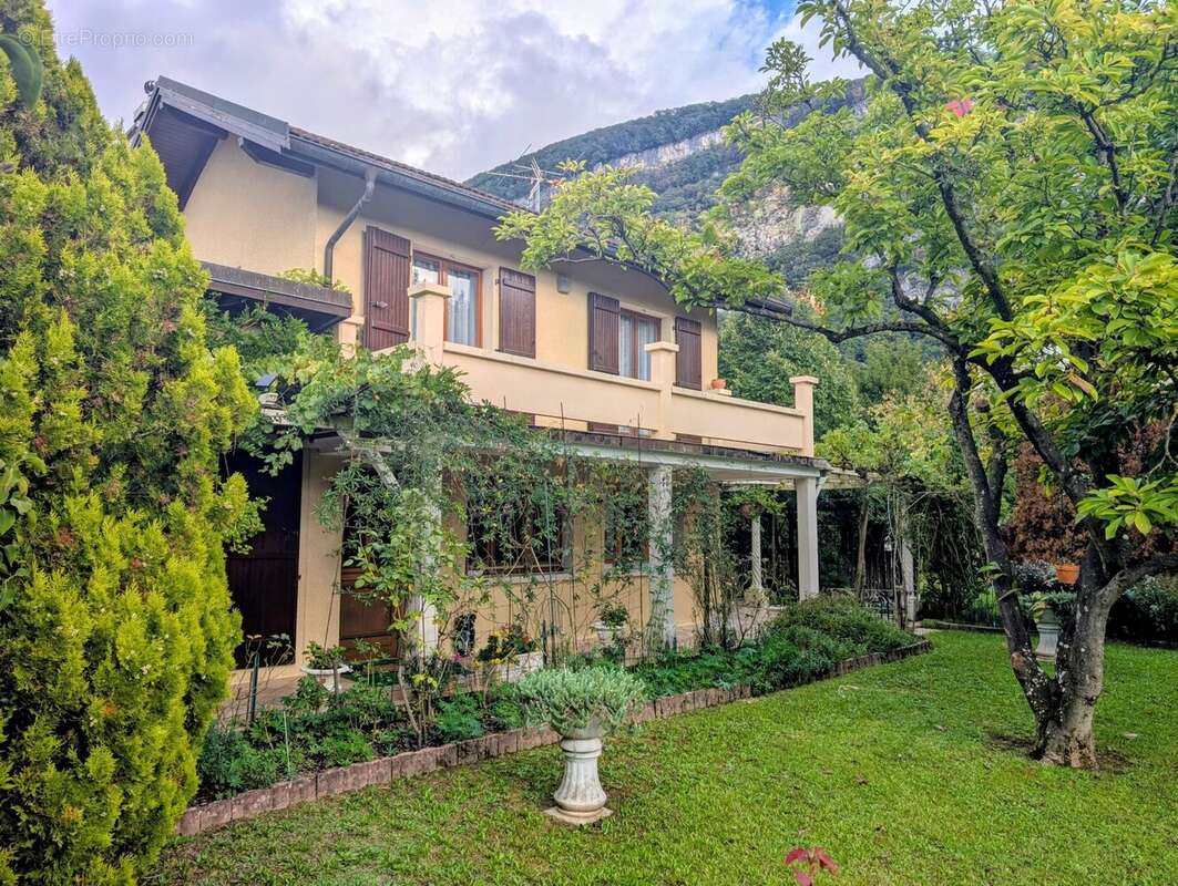 Maison à ETREMBIERES