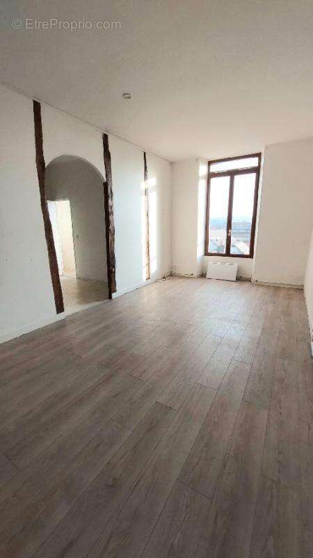 Appartement à THORIGNY-SUR-OREUSE
