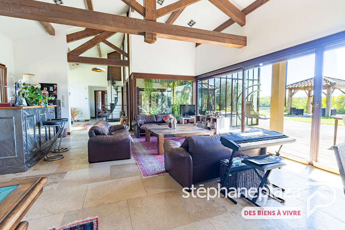 Maison à VERSAILLEUX