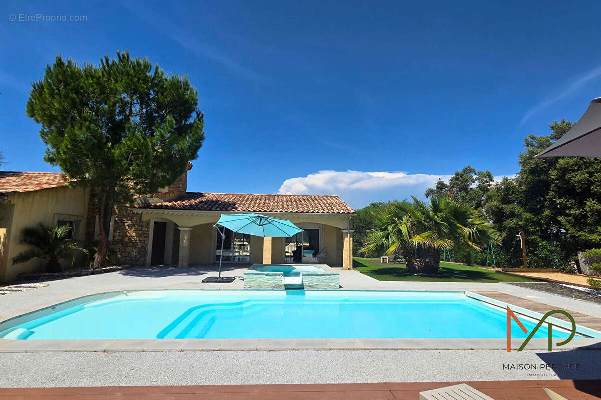 Villa Carces 7 pièce(s) 196 m2 - photo 5