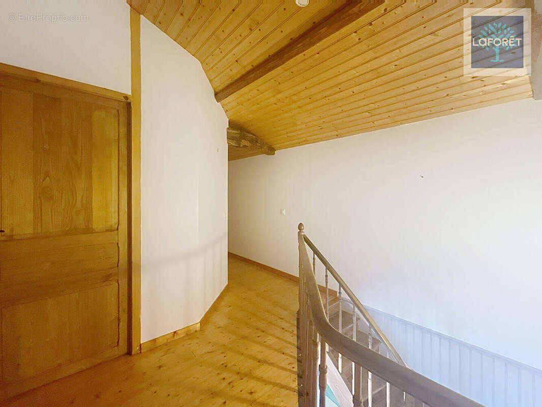 Maison à BUSSAC-FORET