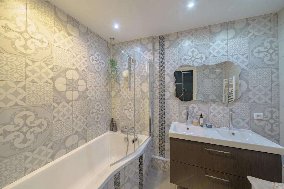 Maison à LA VALETTE-DU-VAR