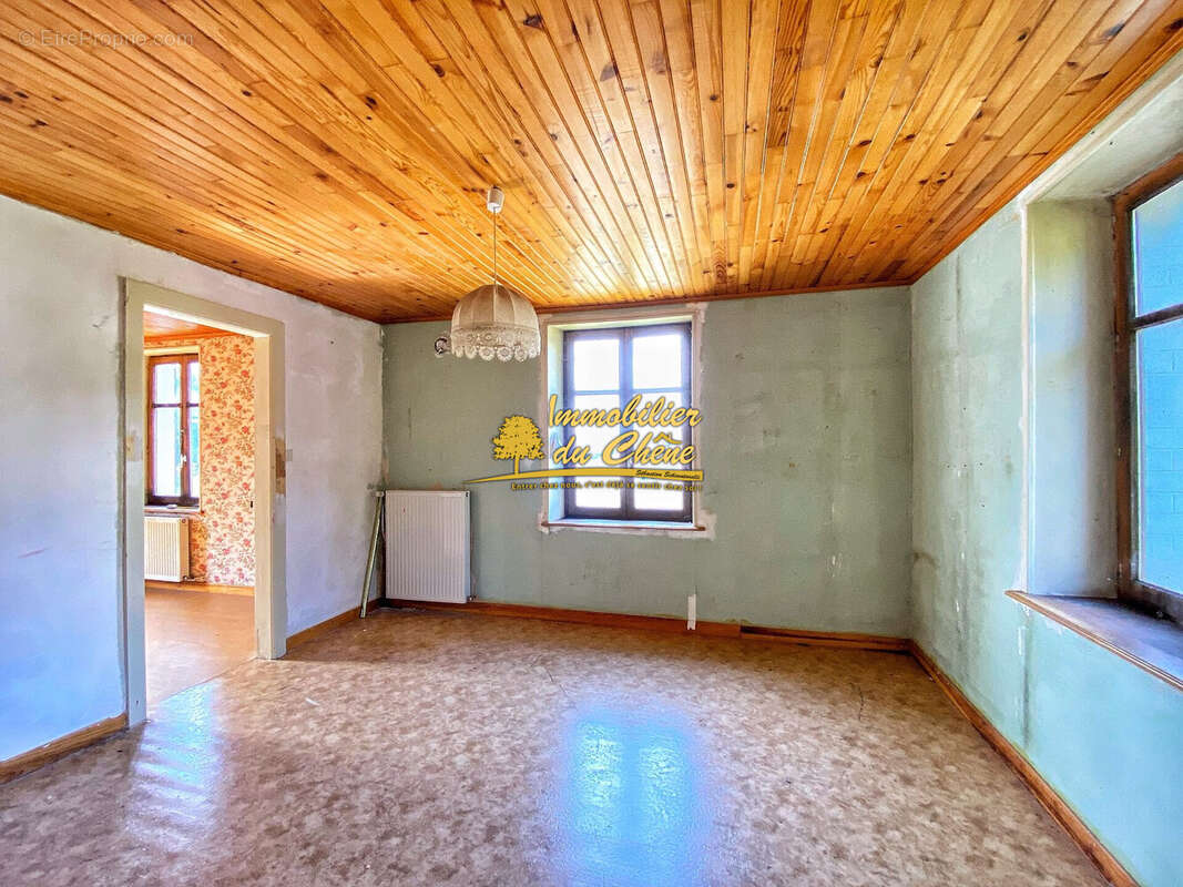 Maison 110 m² à Haut-Du-Them-Chateau-Lambert  - photo 5