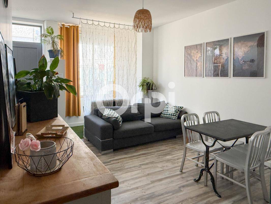 Appartement à FOURAS