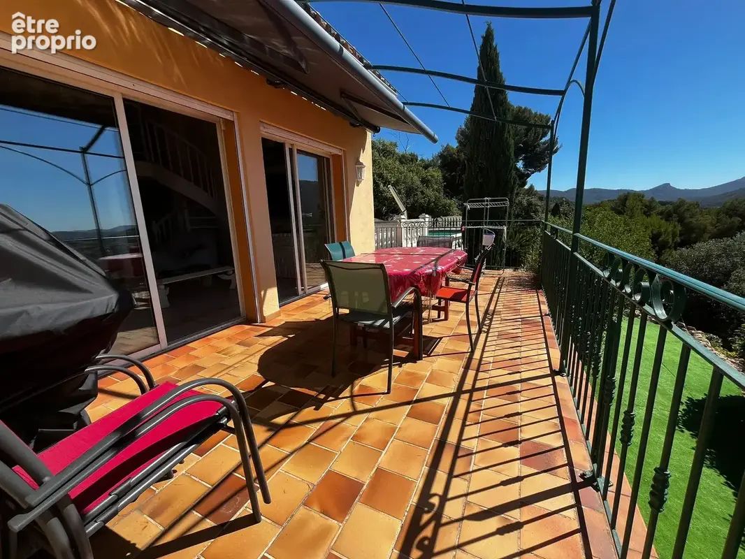 VILLA 120m2, T5 avec Vue Panoramique, jardin, Garage et Piscine à Toulon Ouest - photo 25