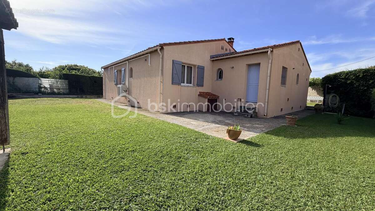 Maison plain pied quatres faces avec terrain et garage - photo 16