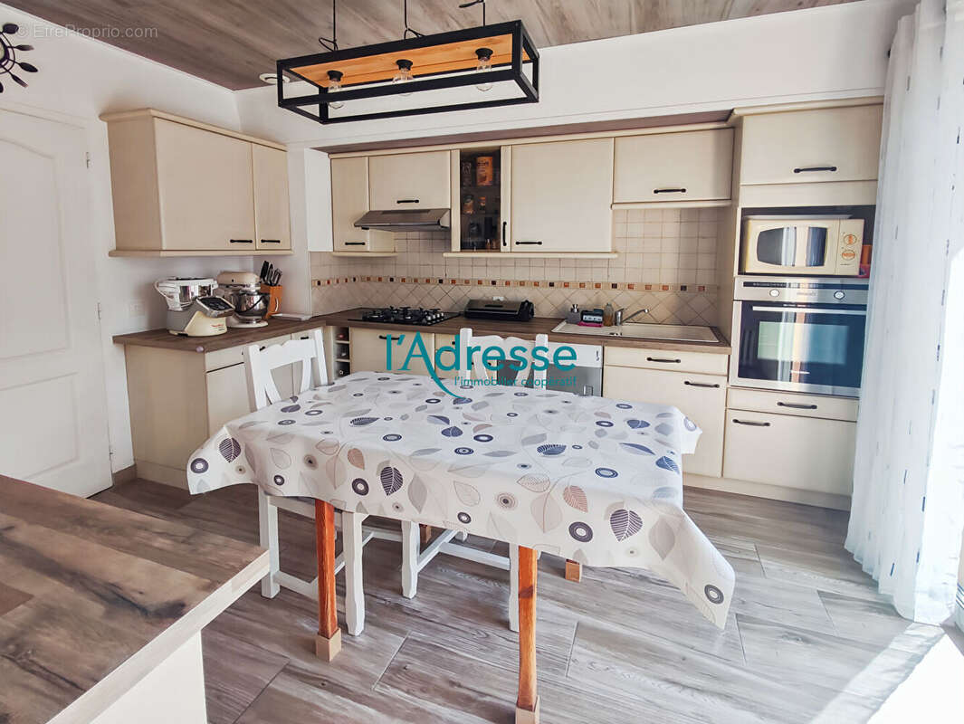 Maison à SAINT-PIERRE-MONTLIMART