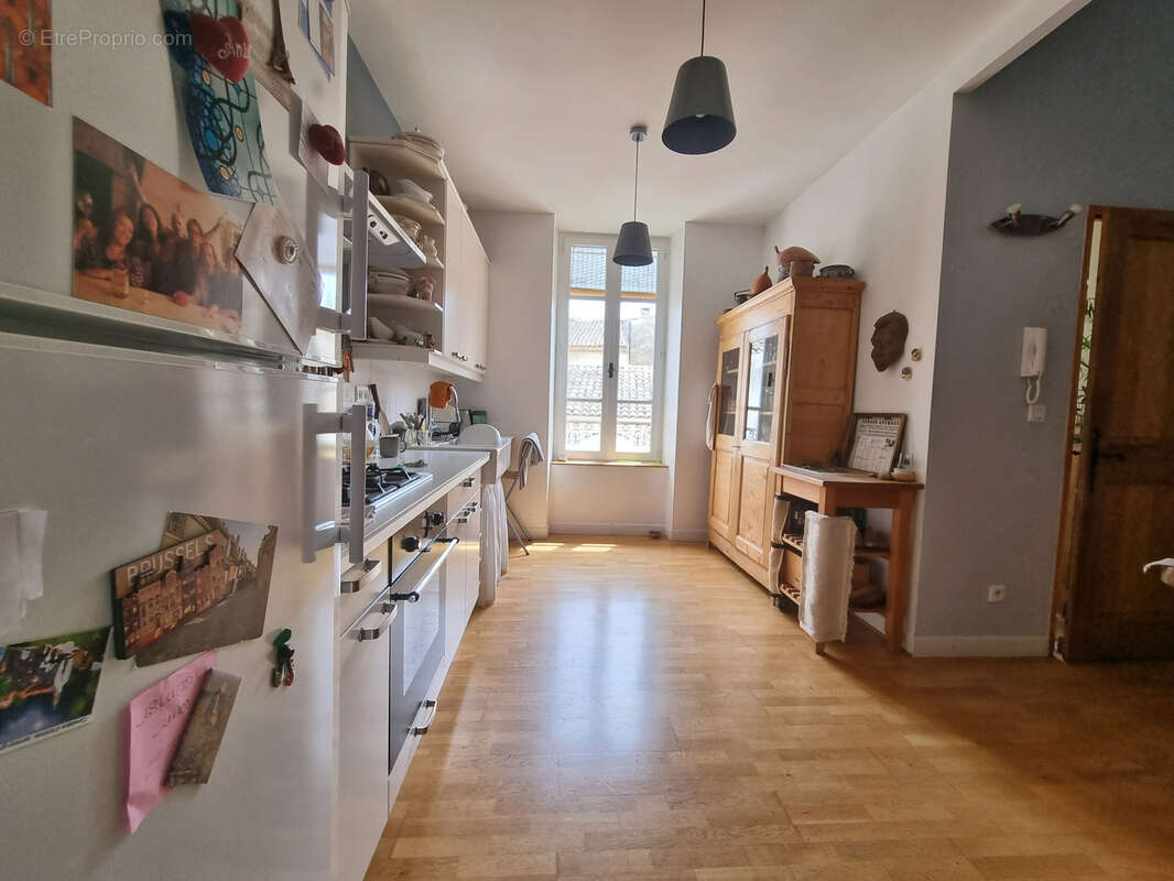 Appartement à BAGNOLS-SUR-CEZE