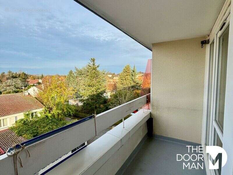 Appartement à LES ESSARTS-LE-ROI