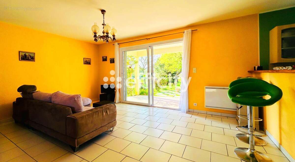 Maison à SAINT-LAURENT-DE-LA-PREE