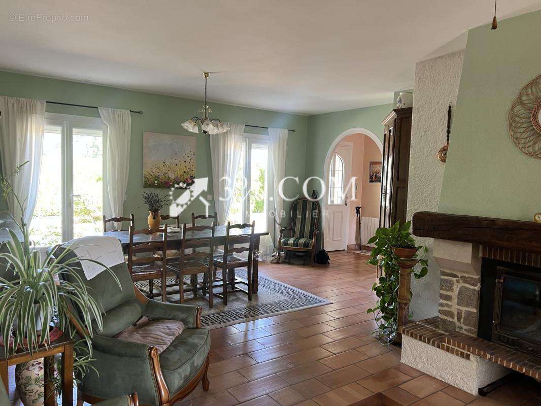 3%. com immobilier à bonnes - photo 6