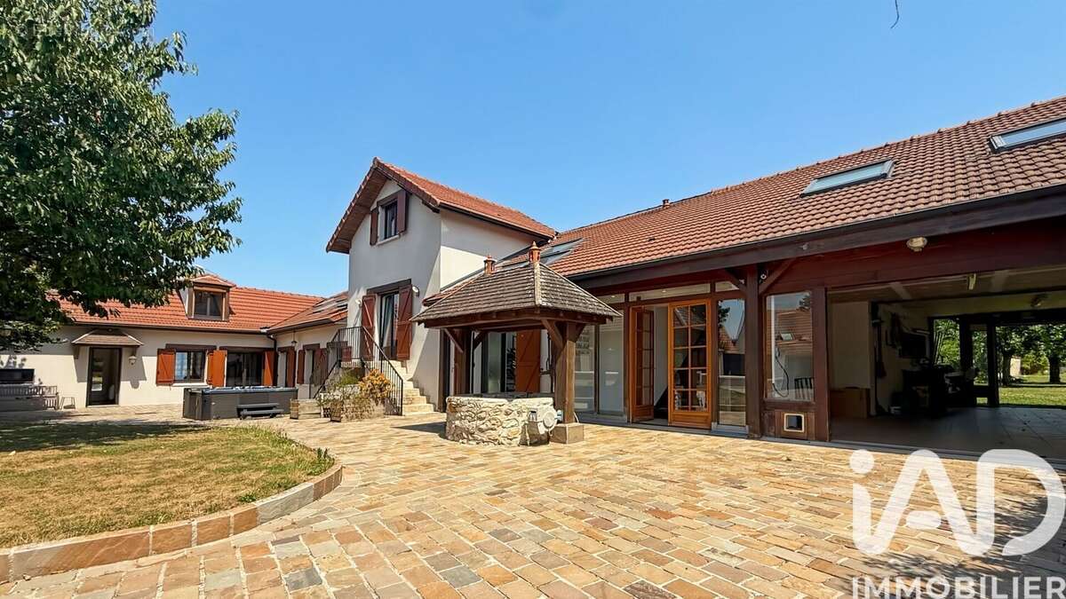 Photo 2 - Commerce à EVRY-GREGY-SUR-YERRE