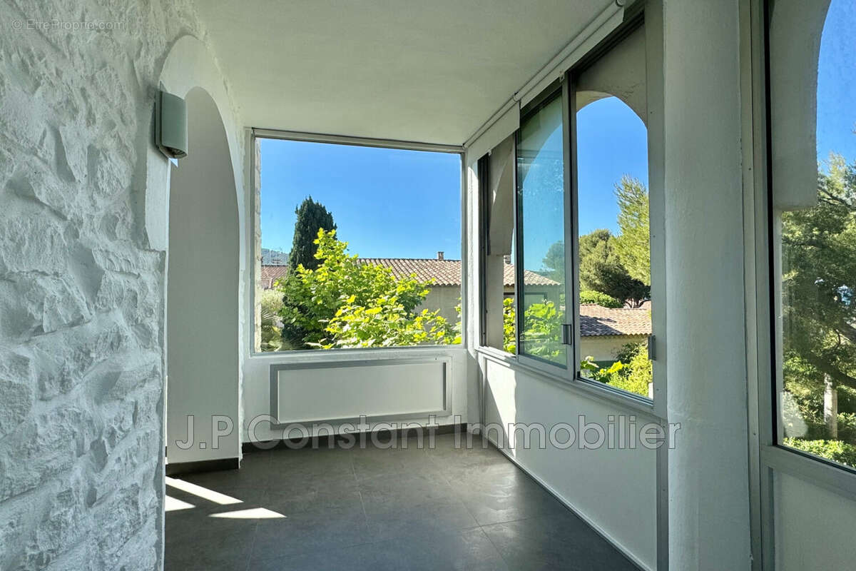Appartement 78 m² à Saint-Cyr-Sur-Mer  - photo 6