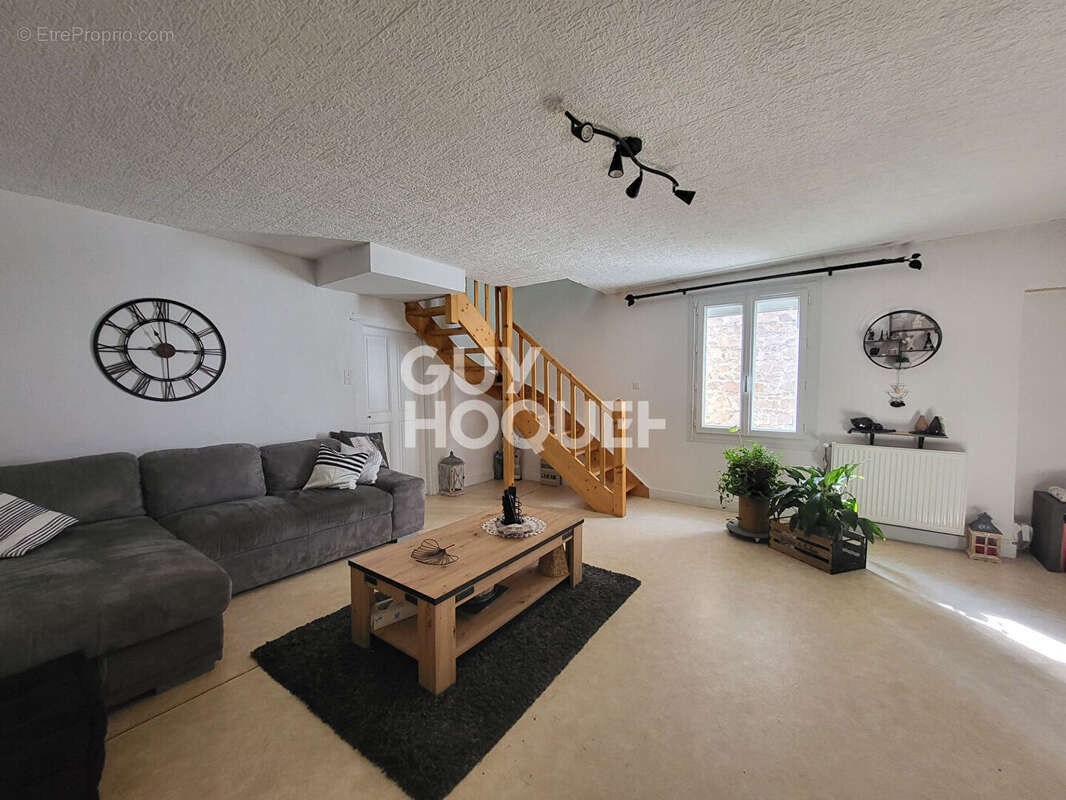 Maison à SAINT-DIDIER-SUR-BEAUJEU