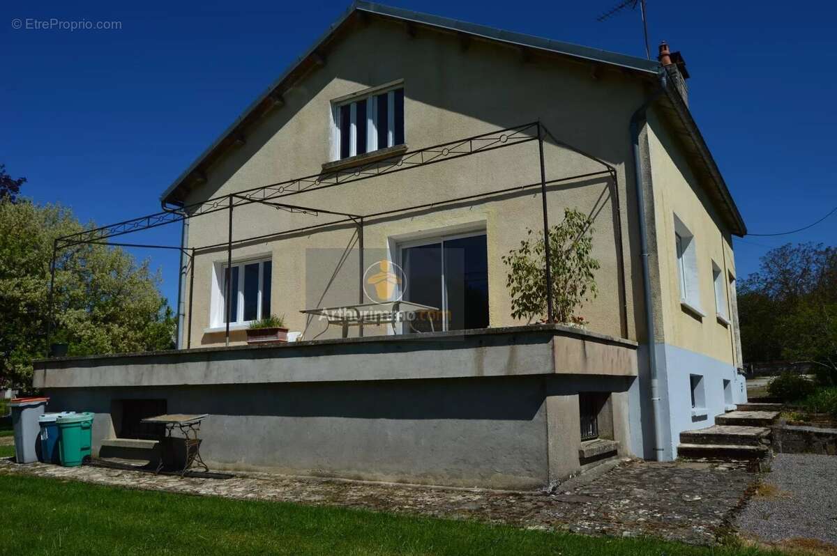 Maison à VILLEGUSIEN-LE-LAC