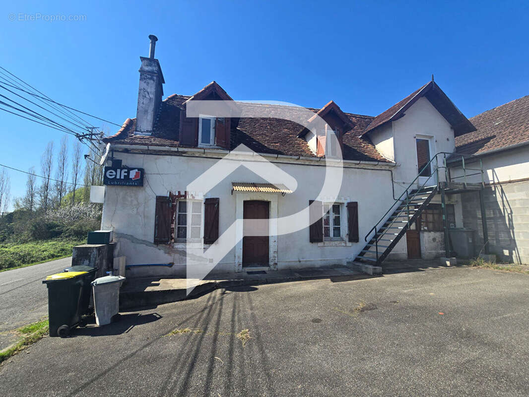 Maison de ville de 101 m² à rénover entièrement. - photo 2