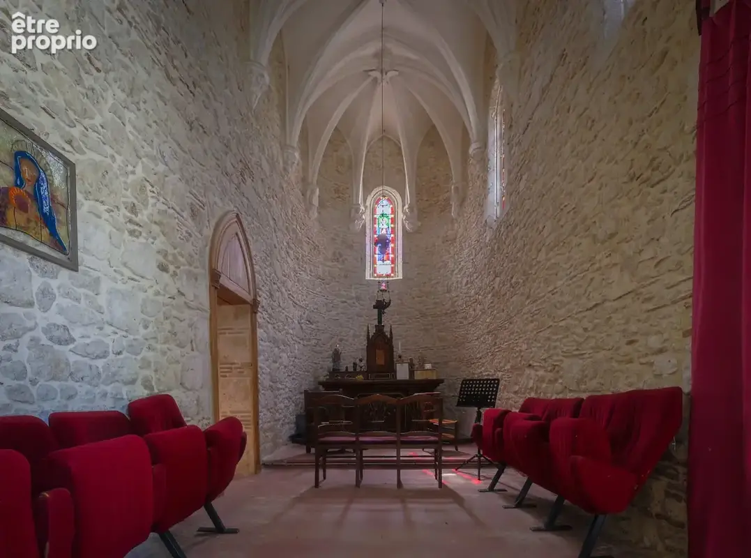 Château entièrement restauré sur 5 hectares de terrain (dont 2 hectares de bois et 3 sources d'eau) - photo 7