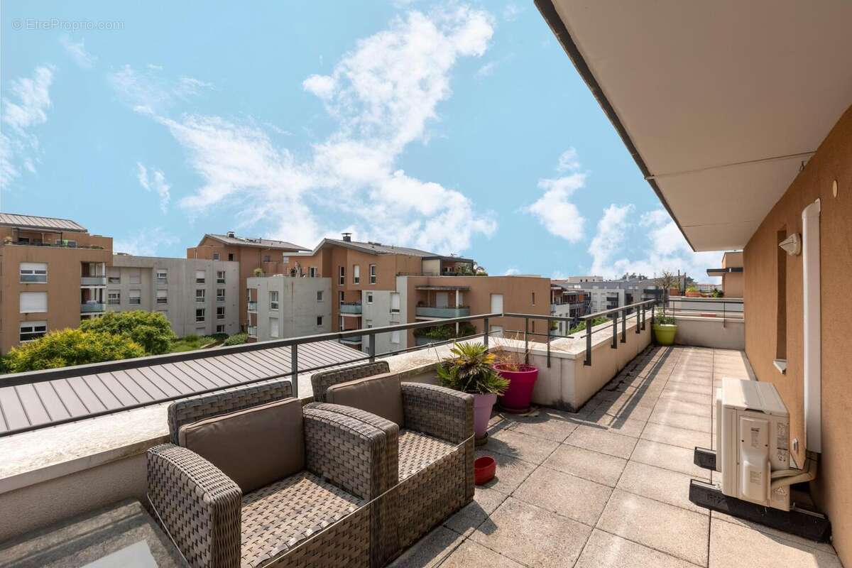 Photo 3 - Appartement à DECINES-CHARPIEU