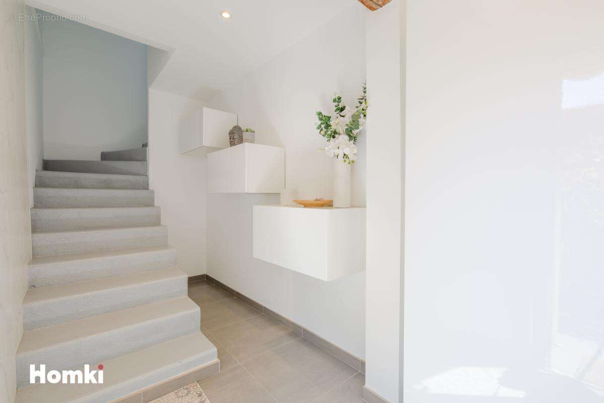 Maison à LE MUY